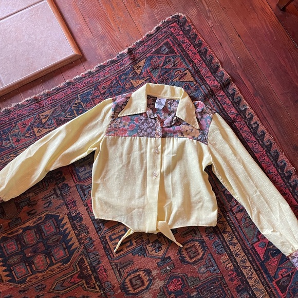 Floral Yellow Crop Top - Picture 2 of 11